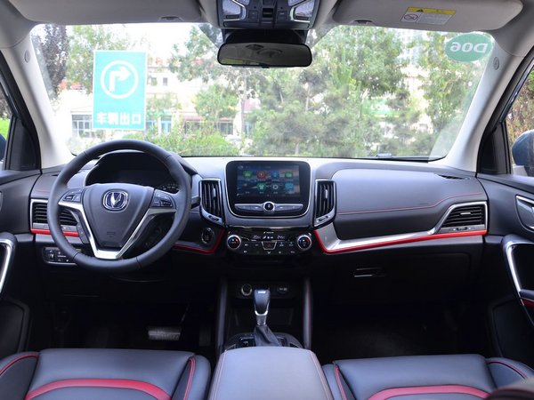 长安乘用车  1.5T 大中控全景