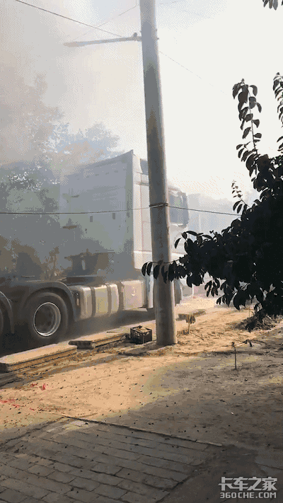 奔驰新Actros已上牌 目前在上海跑测试