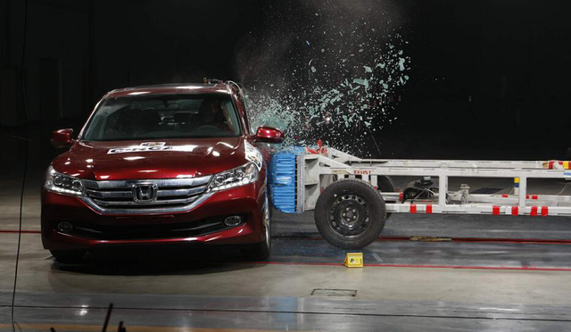 防撞梁存在的意义竟然是这个 省了不少钱