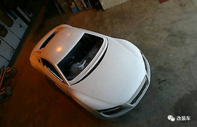 将几万元的老车打造成几百万的奥迪R8