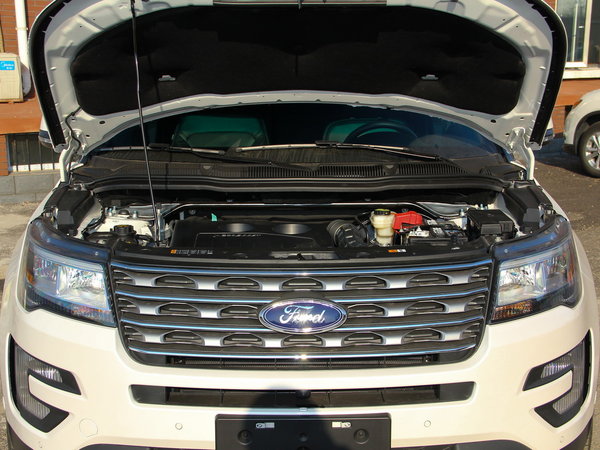 福特(进口)  2.3T 发动机舱