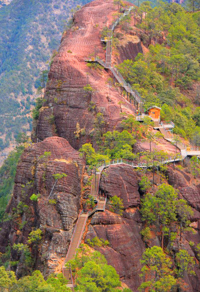 千龟山陡峭的栈道