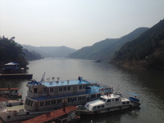 万峰湖钓者云集