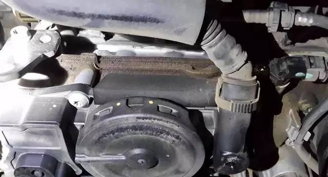 警惕！汽车这几个地方特别容易漏机油