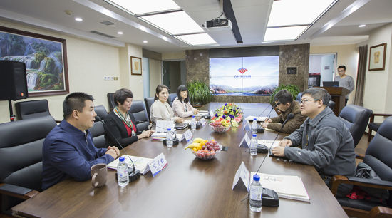 双方就开展战略合作的相关事宜进行会谈