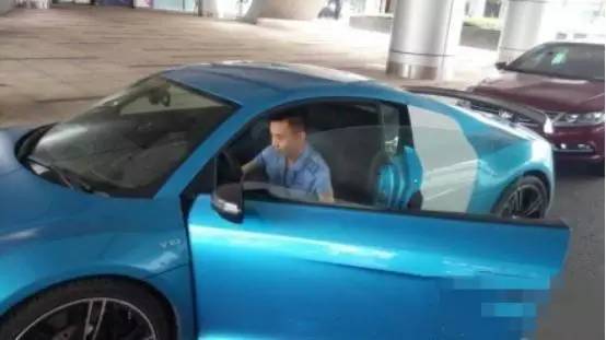 最壕！太原公交司机开兰博基尼上下班