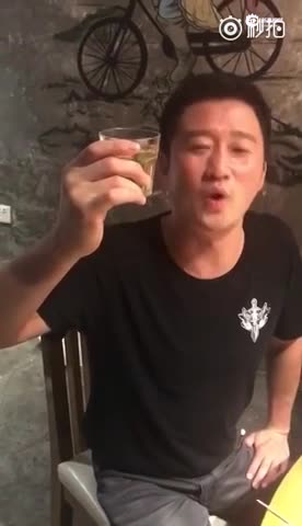 吴京连喝三杯酒感谢战狼2主创