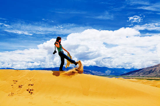 万里独行 从青海到西藏看正在消失的风景