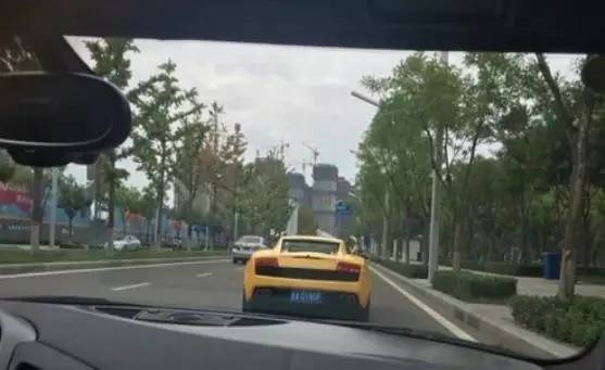 最壕！太原公交司机开兰博基尼上下班