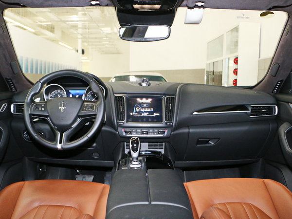 玛莎拉蒂  3.0T 大中控全景