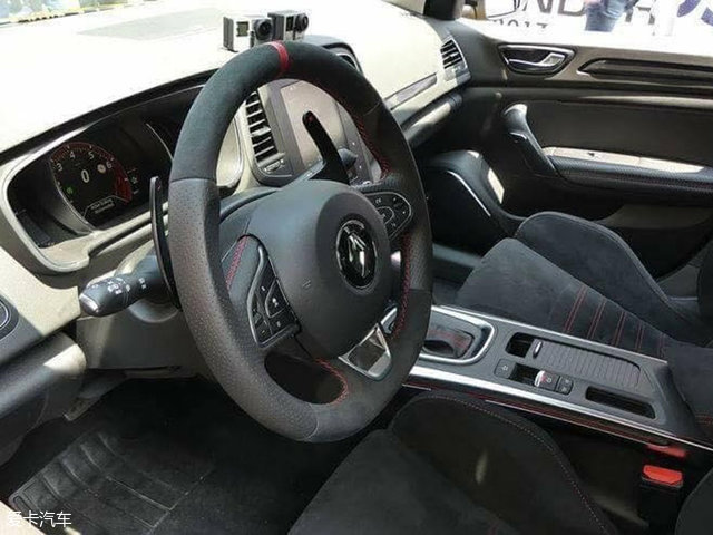 梅甘娜R.S.内饰谍照