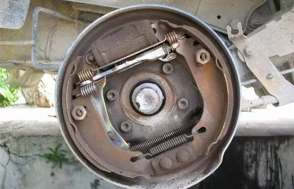 拉手刹，80%车主都做错了！