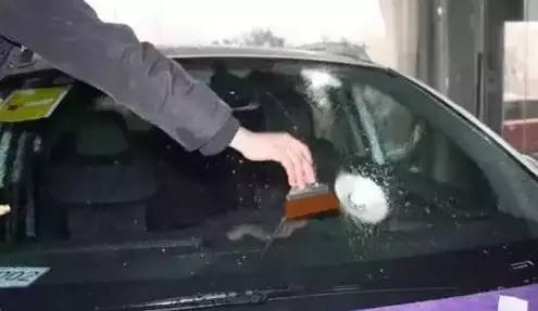 汽车挡风玻璃擦不干净？90%的人不知道该这么做！