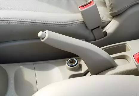 拉手刹，80%车主都做错了！