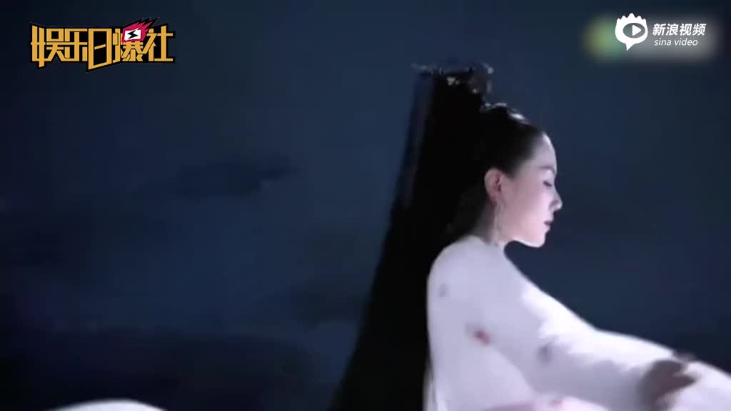 刘诗诗一袭白衣鼓上独舞飘逸