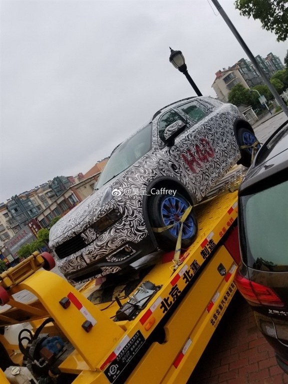 曝克01插电混动谍照 或共享XC40动力