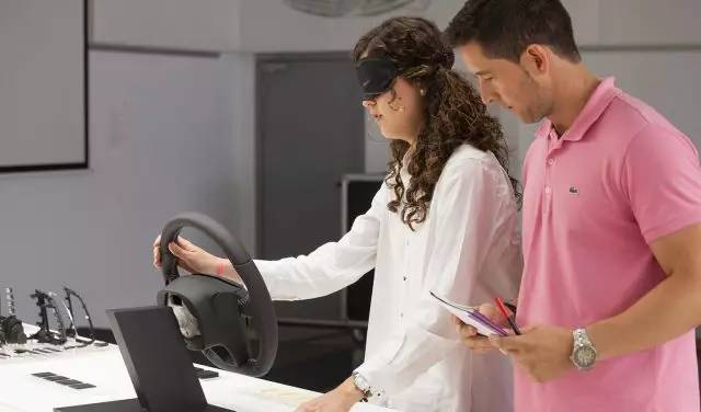 汽车内饰的科技感很重要，但是确保它们靠谱更重要