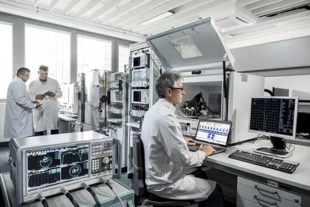 汽车内饰的科技感很重要，但是确保它们靠谱更重要