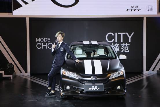 当做潮牌的段子手“开起了车”，薛之谦这次玩嗨了！