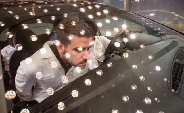 汽车内饰的科技感很重要，但是确保它们靠谱更重要