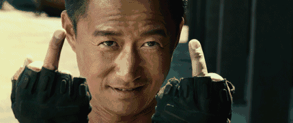 抢不上场场爆满的《战狼 2》，不如来波车企广告片过把瘾