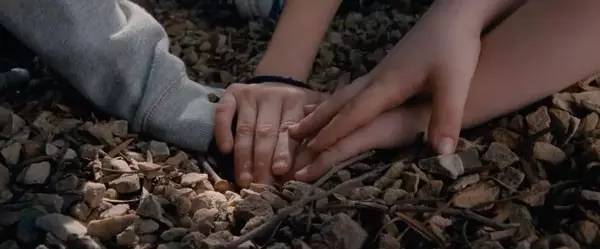 抢不上场场爆满的《战狼 2》，不如来波车企广告片过把瘾