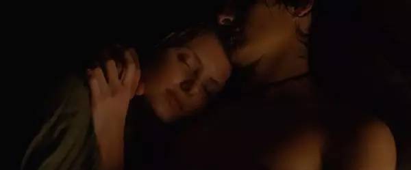 抢不上场场爆满的《战狼 2》，不如来波车企广告片过把瘾