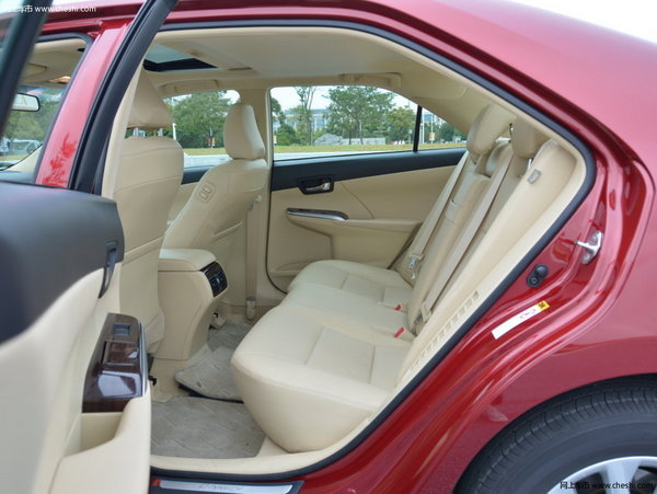 为什么你总能约到“她”来看看这四款主流中级车-图8