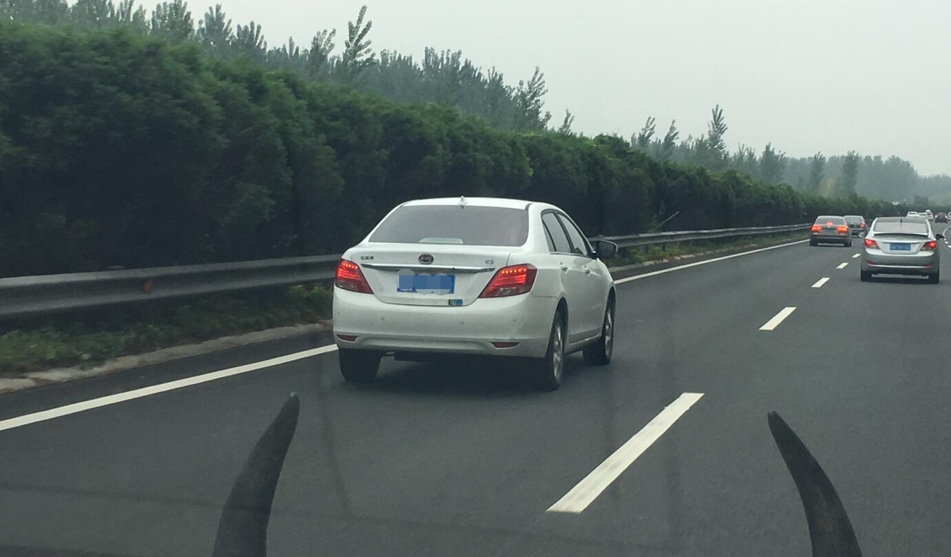 宋楠的京沈高速玉田服务区充电站见闻