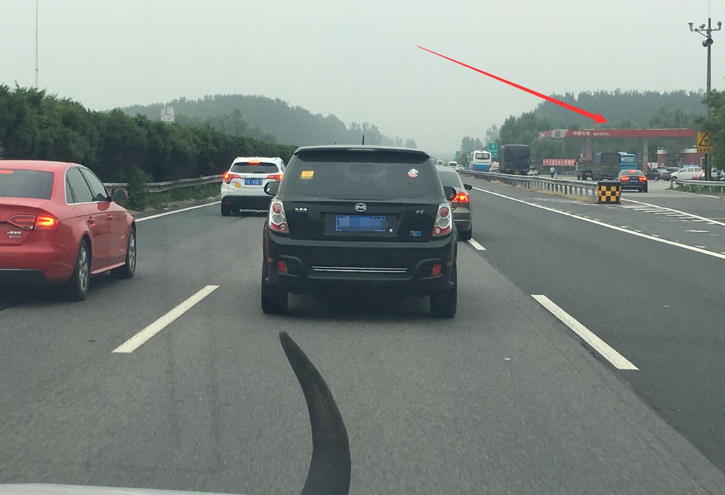 宋楠的京沈高速玉田服务区充电站见闻