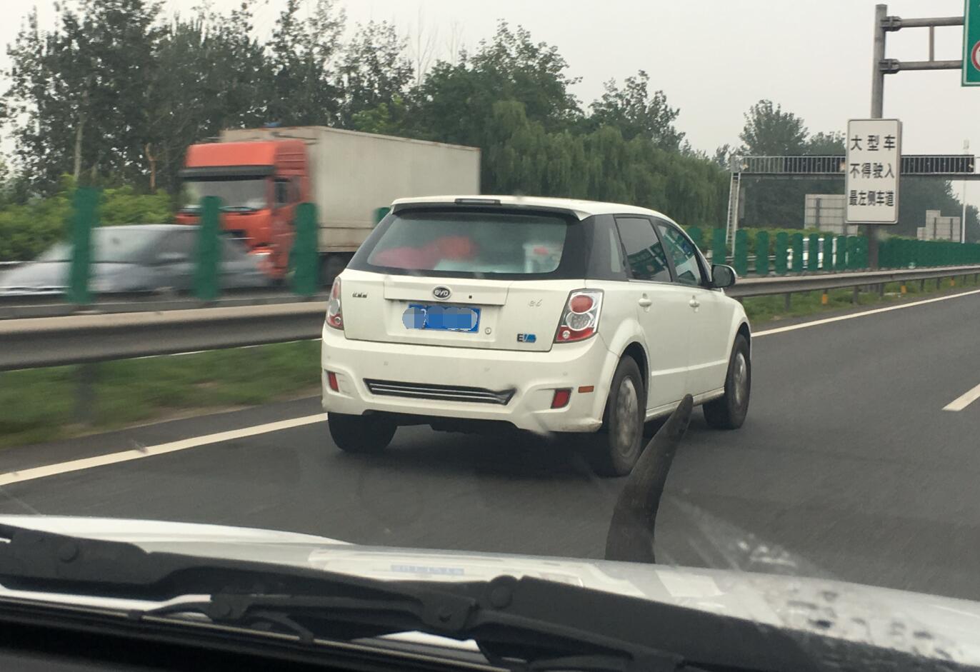 宋楠的京沈高速玉田服务区充电站见闻