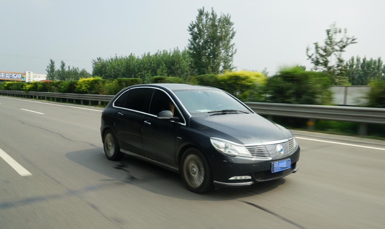 宋楠的京沈高速玉田服务区充电站见闻