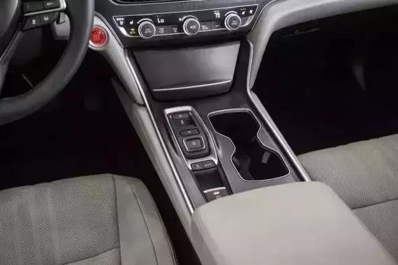 爆款B级车！全新凯美瑞/雅阁已难耐饥渴!谁更值得买?