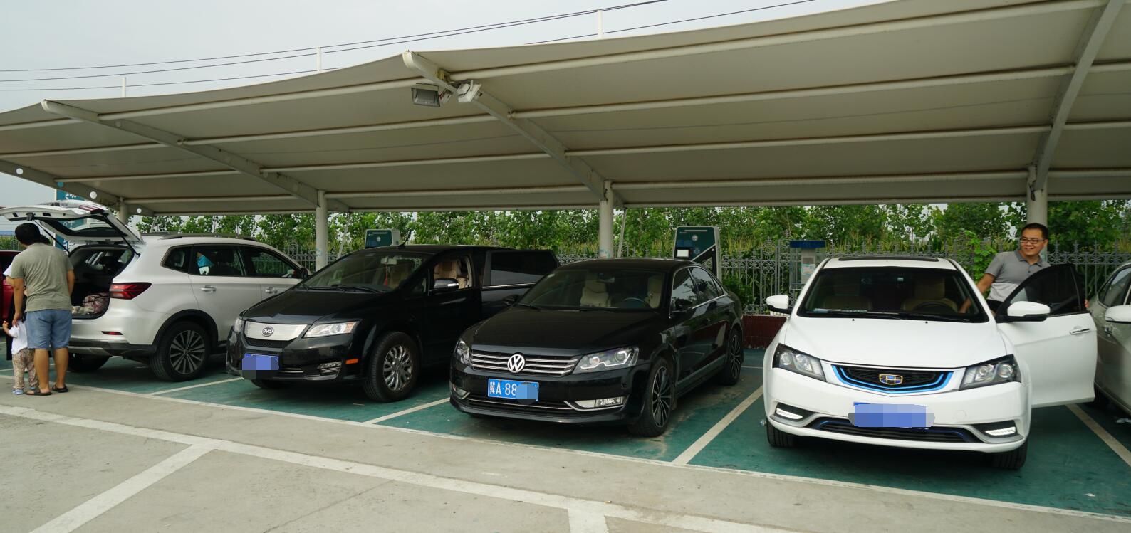 宋楠的京沈高速玉田服务区充电站见闻