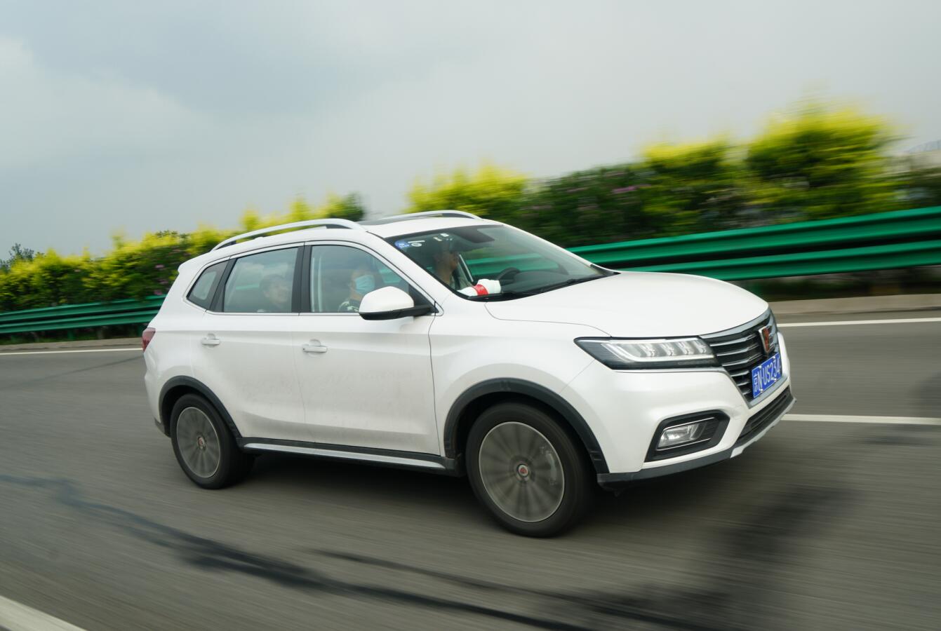 宋楠的京沈高速玉田服务区充电站见闻