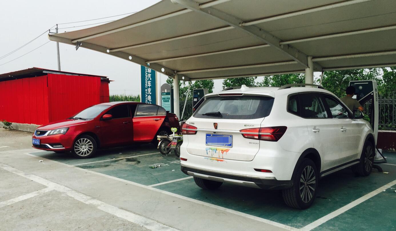 宋楠的京沈高速玉田服务区充电站见闻