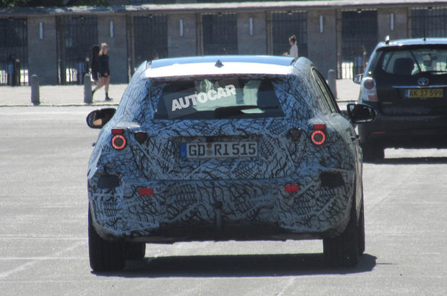 2017法兰克福车展 曝奔驰新A级路试谍照