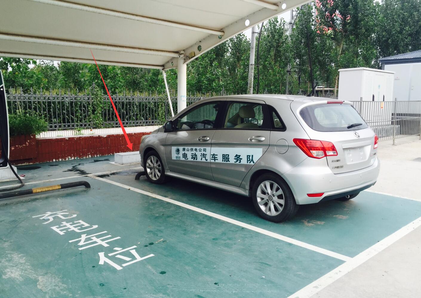 宋楠的京沈高速玉田服务区充电站见闻