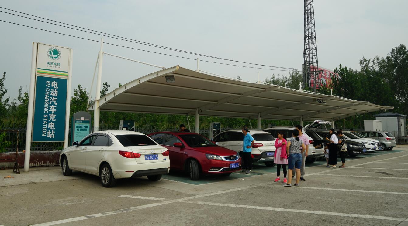 宋楠的京沈高速玉田服务区充电站见闻