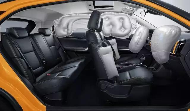 东风风神黑科技“军团”再添猛将，小型SUV AX4强势登陆成都车展