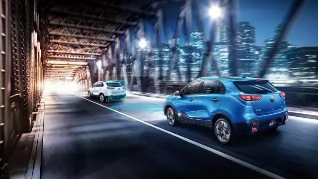 东风风神黑科技“军团”再添猛将，小型SUV AX4强势登陆成都车展