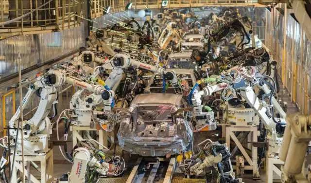 销量连续滑坡，为何小型SUV还扎堆上市？| 认真秀车or认真卖车