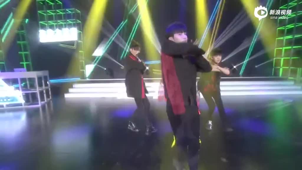 X玖少年团表演《永字八法》