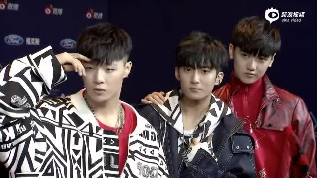 亚洲新歌榜X玖少年团亮相红毯