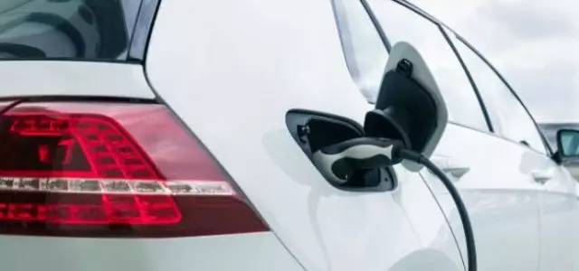 骨牌效应显现：双积分催生新能源汽车洗牌大戏？