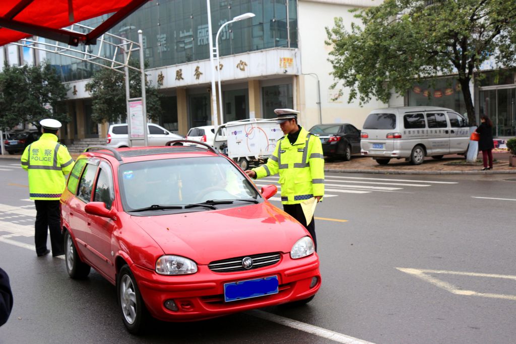 ▲黄标车在各地逐渐无路可走，被倒逼淘汰了