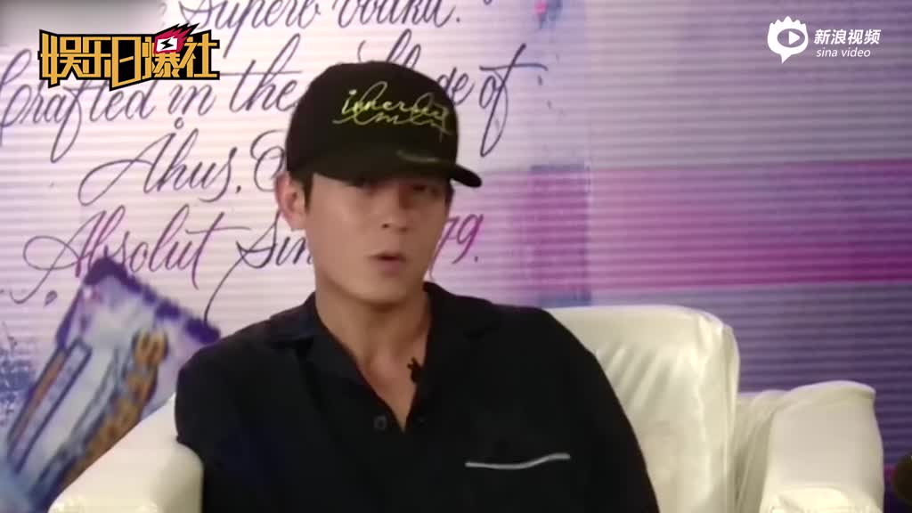 又发飙！女主持说错人名被陈冠希怒怼 场面超尴尬