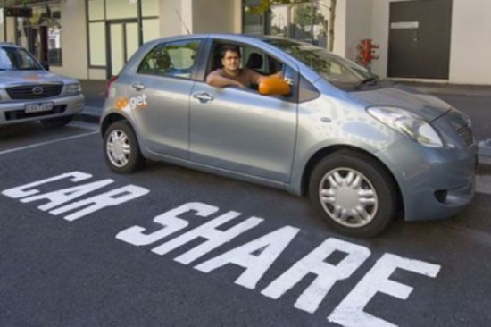 牌照、停车位、充电桩短缺 共享汽车如何突围？