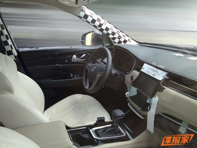 曝长安全新SUV路试谍照 尺寸或大于CS95