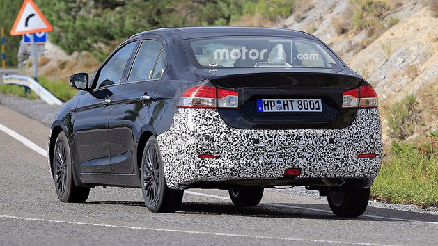 曝铃木新Ciaz路试谍照 外观配置获升级